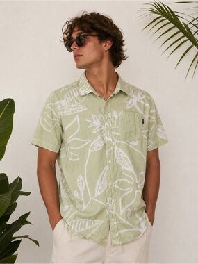 Dark Seas Sage Green Tropical Button Down Size L Beach Surf Vacation